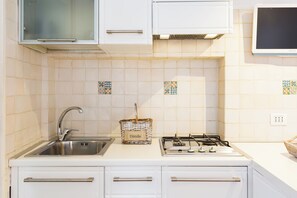 Private kitchen - PIAZZA NAVONA WELLNESS LUXURY APARTMENT 8 PEOPLE (Roma)
