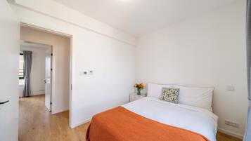 Superior-Apartment, 3 Schlafzimmer, Nichtraucher, Balkon | Schreibtisch, laptopgeeigneter Arbeitsplatz, kostenloses WLAN