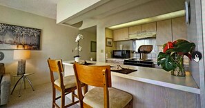 Private kitchen - Ocean Front Condo in Iconic Foster Tower ,Parking, Studio , pool, comm laundry (Honolulu)