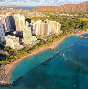 Beach - Ocean Front Condo in Iconic Foster Tower ,Parking, Studio , pool, comm laundry (Honolulu)