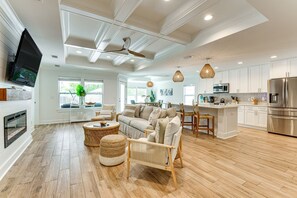 Living area - Walk to the beach at Jo Jo's Beach Getaway! (Panama City Beach)
