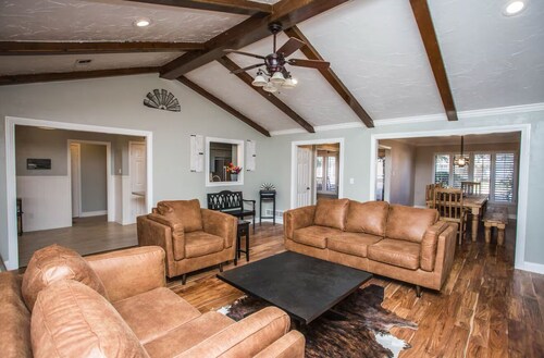 Amazing 3-bedroom house near tech & shopping in friendly Lubbock neighborhood