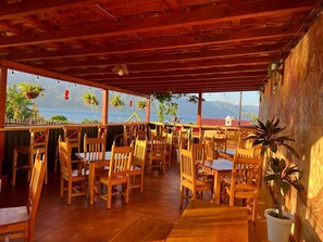 Outdoor dining - Casa del Abuelo (San Pedro La Laguna)