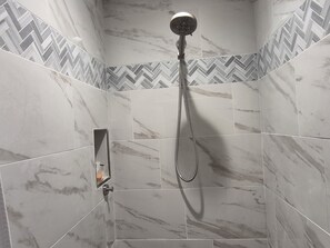 Shower, hair dryer, towels, soap - Newly refurbished cabin near snow play and ski slopes.Comfortable and welcoming. (Big Bear)