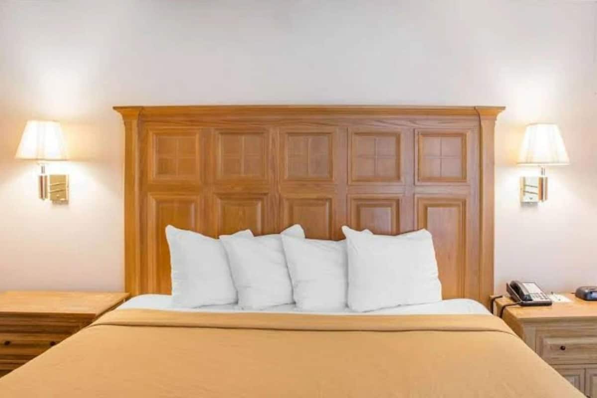 Skrivebord, skrivebord for bærbar PC og strykejern/-brett