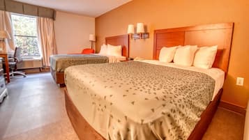 Desk, laptop workspace, iron/ironing board, free WiFi