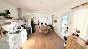 Fridge, microwave, oven, stovetop - Golden Moon Hideaway: A Stargazer's Retreat (Twentynine Palms)