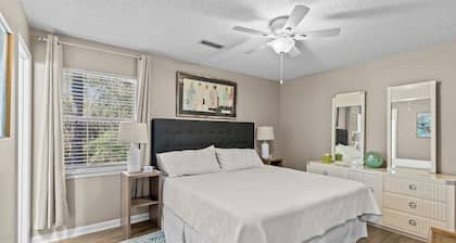 Stowers Hideaway 3-bedroom cottage with AC in welcoming Dothan