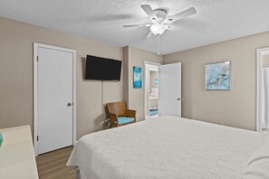 3 slaapkamers, een strijkplank/strijkijzer, wifi, beddengoed