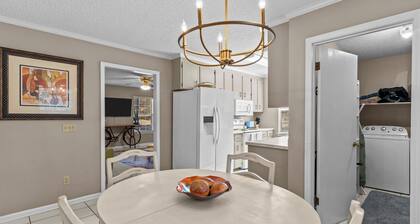 Stowers Hideaway 3-bedroom cottage with AC in welcoming Dothan