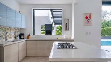 Fridge, microwave, oven, coffee/tea maker
