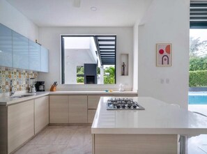 Fridge, microwave, oven, coffee/tea maker