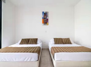 4 bedrooms, WiFi, bed sheets - Modern Mediterranean style house in Melgar condominium (Carmen de Apicala)