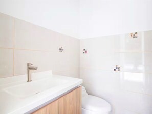Dusche, Handtücher, Toilettenpapier