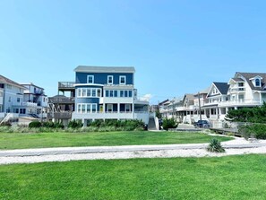 Exterior - Premier Oceanfront Beach Pad – 9BR (Atlantic City)