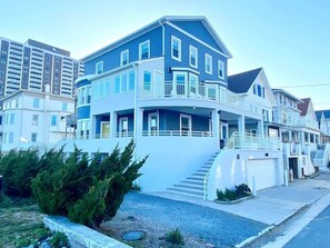 Exterior - Premier Oceanfront Beach Pad – 9BR (Atlantic City)