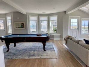 Games room - Premier Oceanfront Beach Pad – 9BR (Atlantic City)