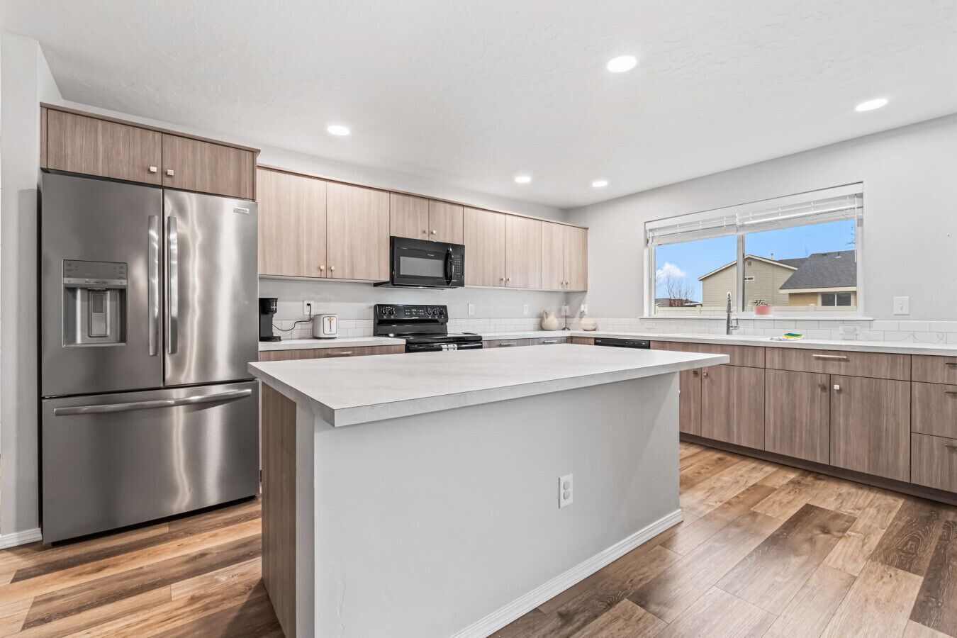 Micro-ondes, four, plaque de cuisson, lave-vaisselle