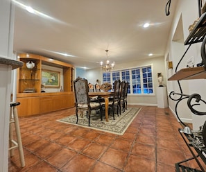 Dining - Serene Private Estate on 15 Acres - Spacious 6-Bedroom Near Manchester & Skiing (Dorset)