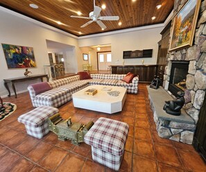 Smart TV, table tennis