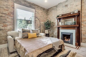 2 bedrooms, Internet - U1 Spacious Historic Home w/ Porch Sleeps 7 Guests! (Salt Lake City)