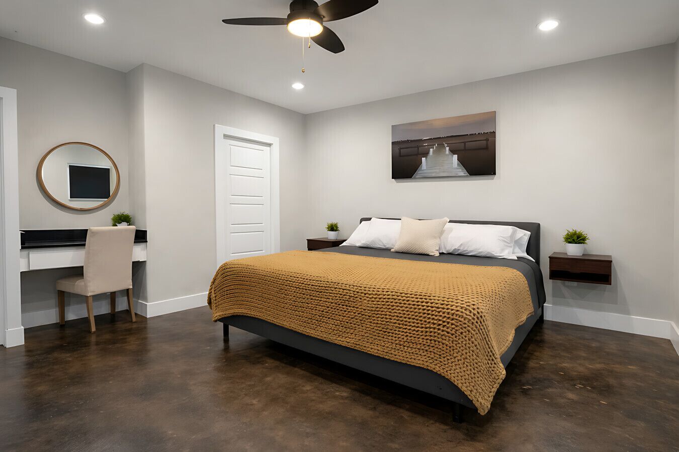 Desk, iron/ironing board, WiFi, bed sheets