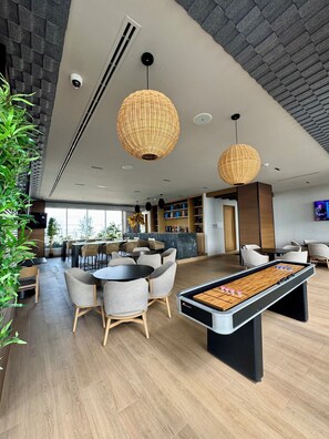 Games room - Modern Apartment Pool & Gym by Paseo Santa Lucía (Monterrey)