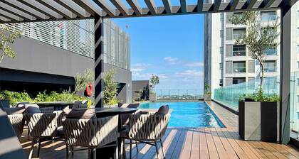 Modern Apartment Pool & Gym by Paseo Santa Lucía