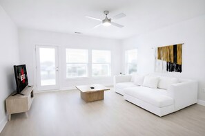 TV - Spacious 2BR Haven Escape w/ SuperStar Amenities (Sherman)