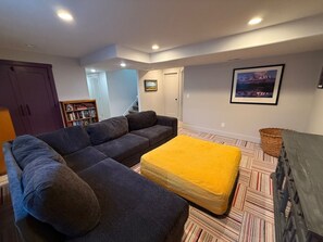 Smart TV, reproductor de DVD, libros, monitor de computadora