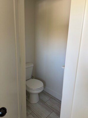 Shower, hair dryer, towels, soap - Family Home in Providence-EV Charging-sleeps 14 (Providence)