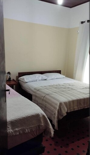2 bedrooms, free WiFi, bed sheets - Simple house near Praia Sonho - Itanhaém (family/small groups) (Itanhaém)