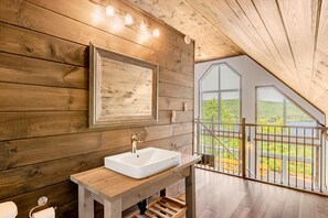 Interior - Spa, Pool table & River | Hauteur du Saint-Maurice (Grandes-Piles)