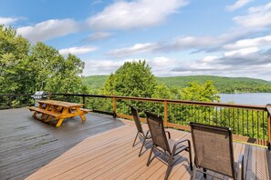 Outdoor dining - Spa, Pool table & River | Hauteur du Saint-Maurice (Grandes-Piles)