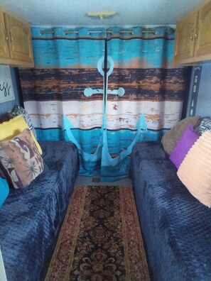 Internet, bed sheets