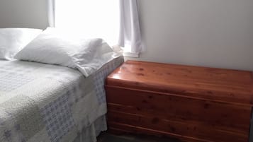 Silitysrauta/-lauta, Wi-Fi, vuodevaatteet