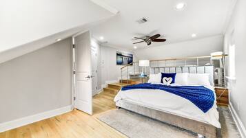 4 bedrooms, desk, iron/ironing board, free WiFi