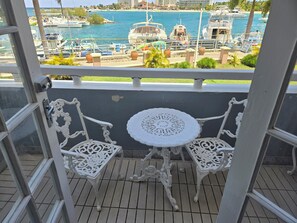 Outdoor dining - Ocho Rios Central Seaview Walkabout (Ocho Rios)