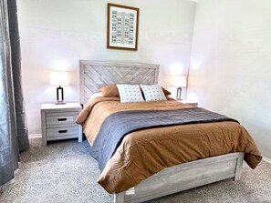 4 室のベッドルーム、デスク、アイロン / アイロン台、WiFi (無料)