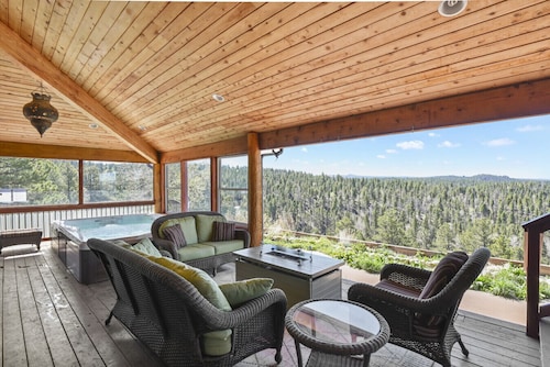 Lux Hilltop Retreat • Swim Spa • Sauna • Gated • Game Room • Fireplace