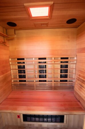 Sauna - Lux Hilltop Retreat • Swim Spa • Sauna • Gated • Game Room • Fireplace (Florissant)