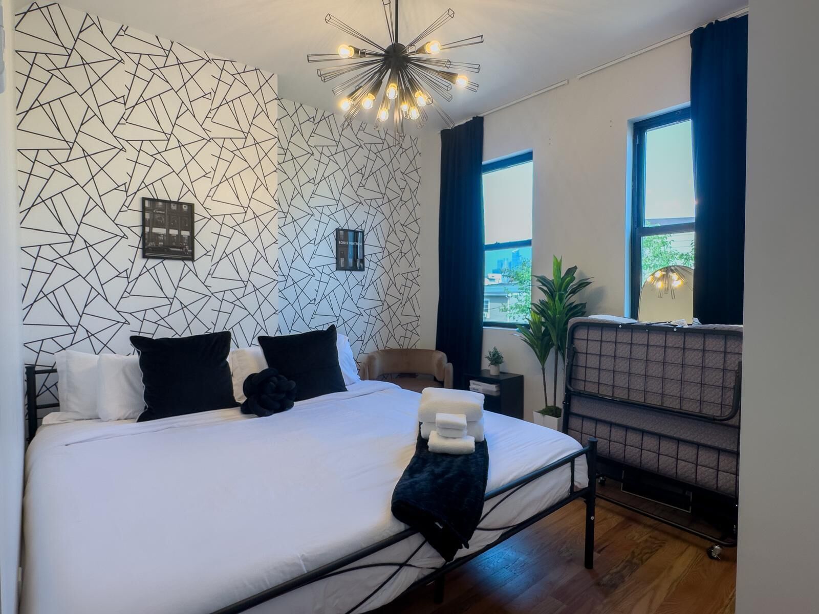 Iron/ironing board, internet, bed sheets