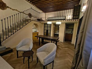 高级房 | 客房内保险箱、遮光窗帘、隔音、熨斗/熨板