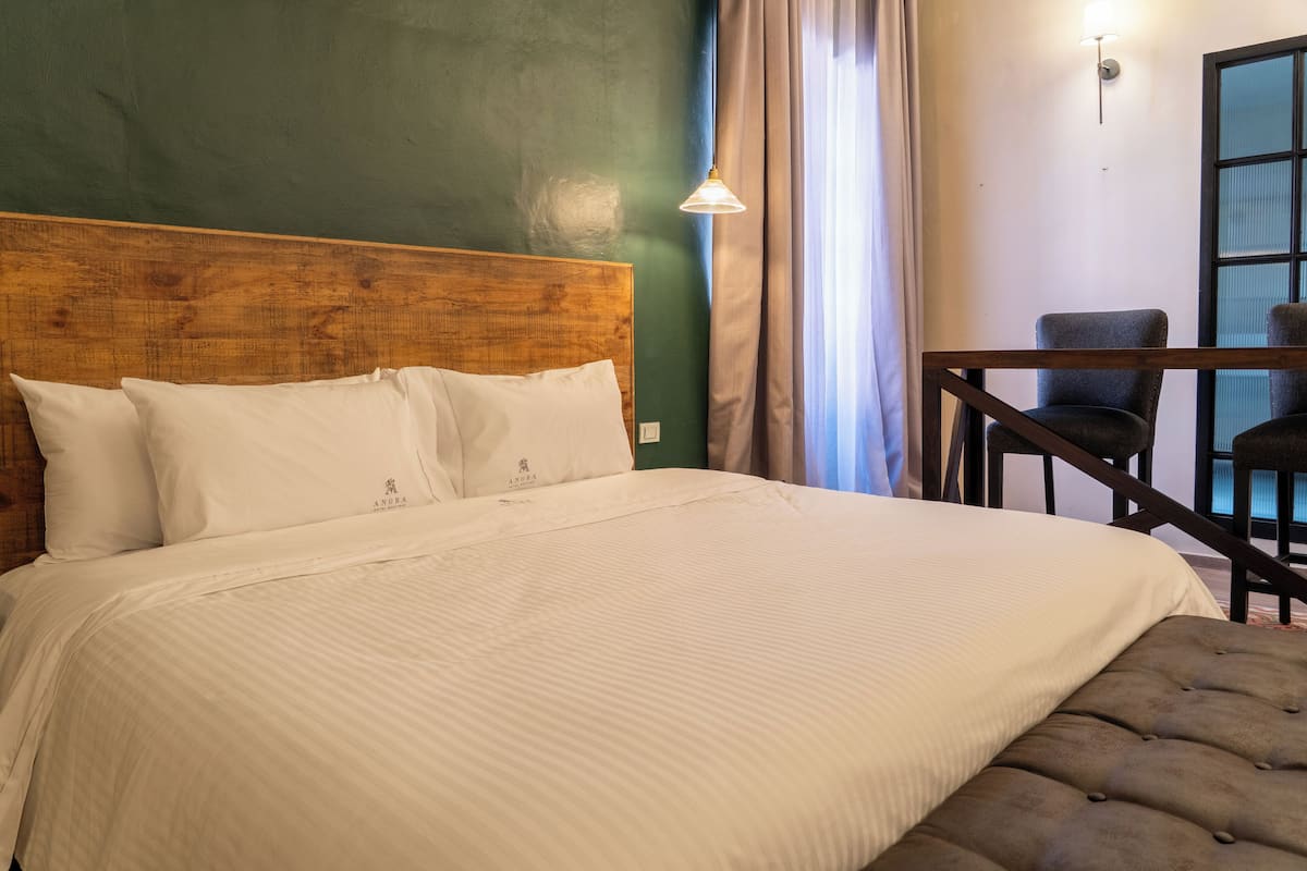 ห้องจูเนียร์ดับเบิล | ตู้นิรภัยในห้องพัก, ผ้าม่านกันแสง, ห้องเก็บเสียง, เตารีด/โต๊ะรีดผ้า