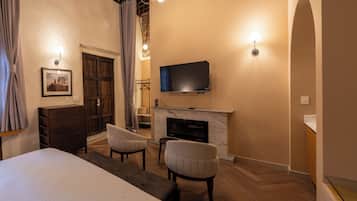 In-room safe, blackout curtains, soundproofing, iron/ironing board