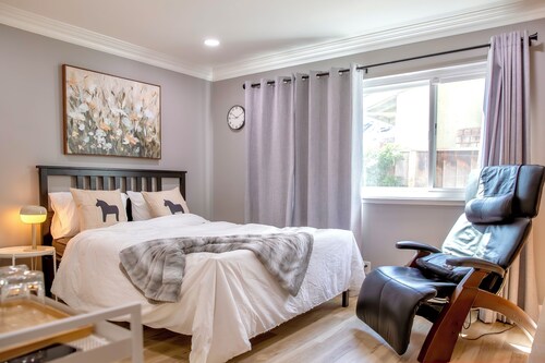 Modern, Luxury & Cozy 3 Beds/ 2 Baths Home in Evergreen