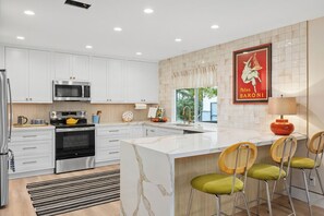 Microwave, oven, stovetop, dishwasher - Stylish Two Bedroom House in Peaceful Neighborhood (Carlsbad)