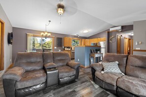 Smart TV, fireplace