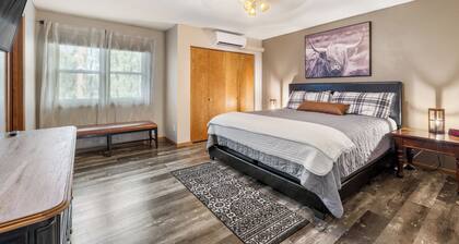 Spacious 4-bedroom family/pet friendly house w/ bonus room, hot tub, & garage