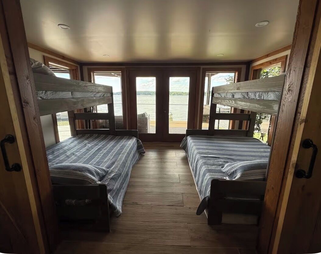 6 bedrooms, free WiFi, bed sheets